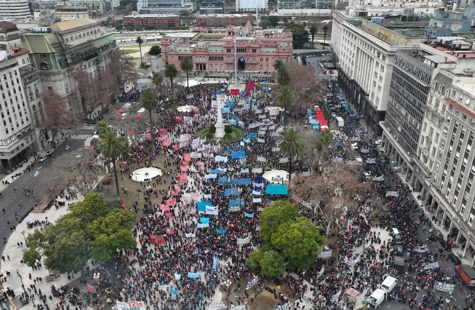 Marcha en Plaza de Mayo. Foto Archivo - Clarín