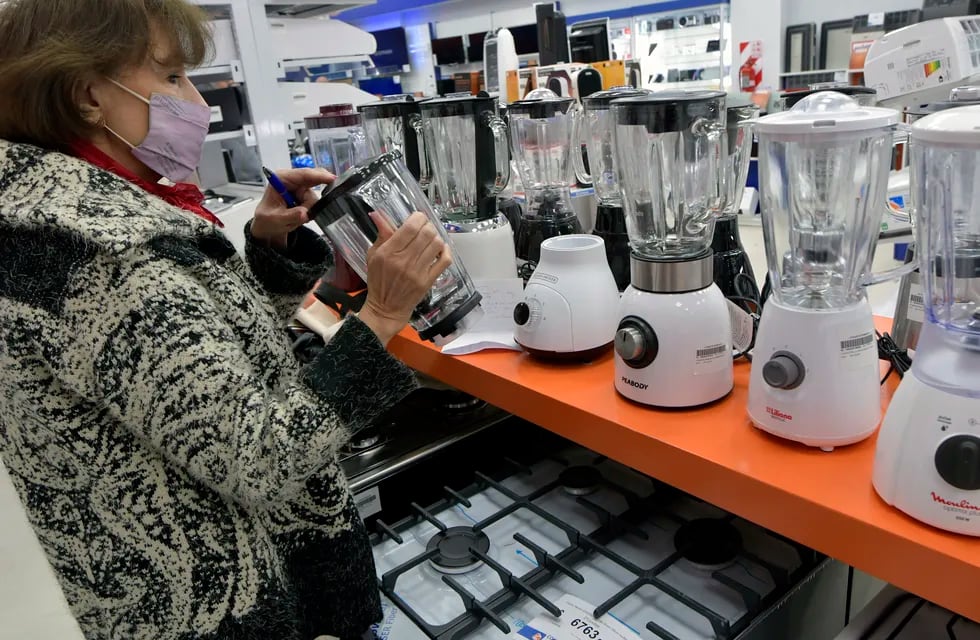 Buenas noticias para jubilados: cómo comprar electrodomésticos en 42 cuotas

Foto: Orlando Pelichotti/ Los Andes