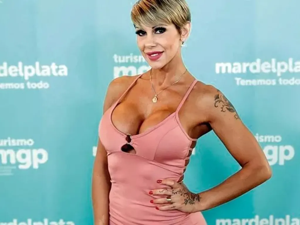 Mónica Farro subió las temperaturas con sus poses