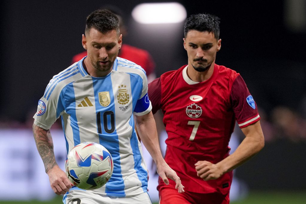 Lionel Messi, de Argentina, en el partido ante Canadá, por la Copa América. (AP)