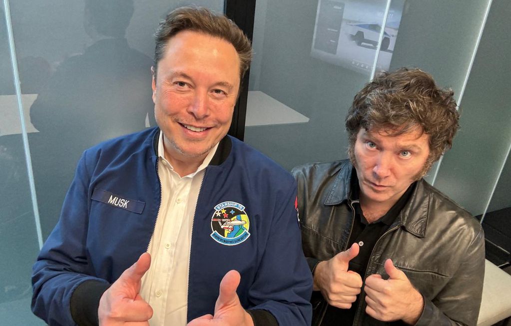 El presidente Javier Milei y Elon Musk durante un encuentro en la planta que el empresario posee en Texas, de la firma Tesla.