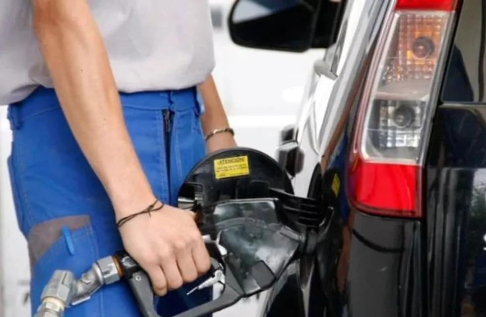 A partir del 1 de julio, los combustibles subirán de precio debido al incremento de un impuesto. Imagen ilustrativa.