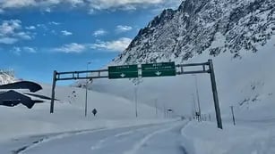 Tránsito hasta Uspallata y camioneros auxiliados: la impresionante nevada en Alta Montaña