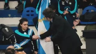 Constanza Garrone, abanderada Paralímpica, se lavó las manos después de saludar a Javier Milei