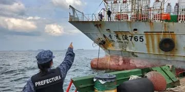 Un mensaje de auxilio en una botella desató una investigación en un buque chino