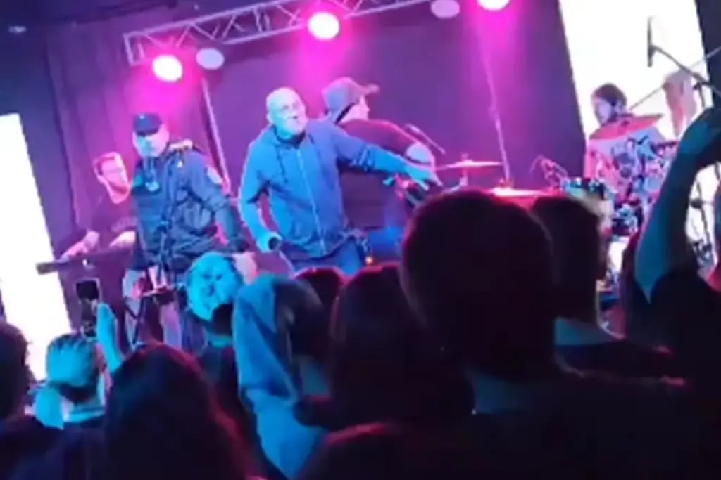 Un policía subió a un escenario en Salta e interrumpió el show de Las Pastillas del Abuelo