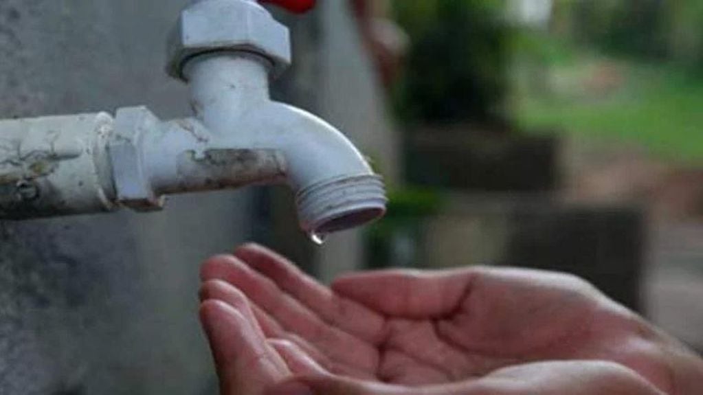 Vecinos de Guaymallén reclaman que tienen, al menos, 3 cortes de agua por semana. Foto: Archivo Los Andes.