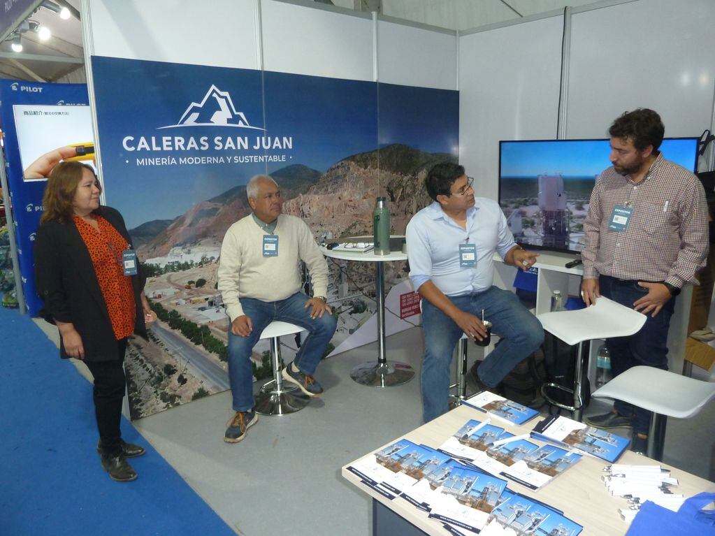 El stand de Caleras San Juan en la Expomin 2023 realizada en Santiago de Chile.