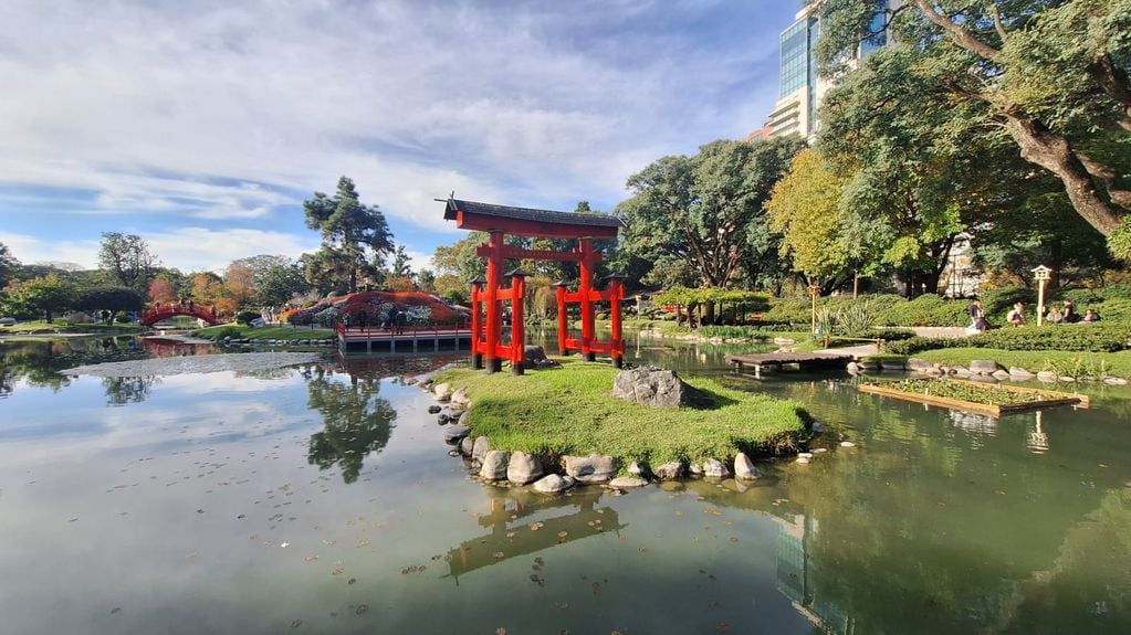La belleza otoñal en el jardín japonés en Palermo (Los Andes)