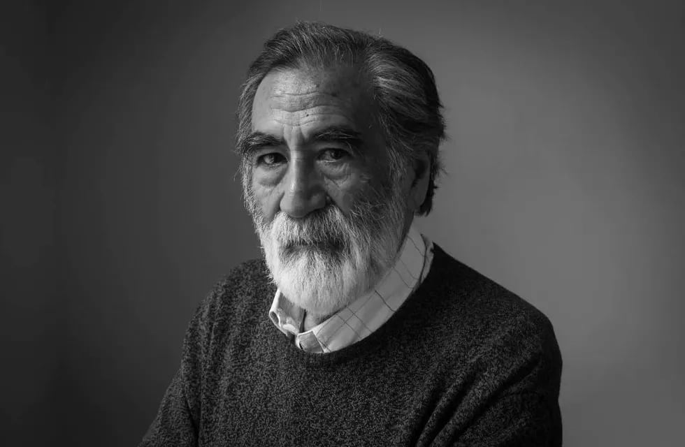 El reconocido fotógrafo mendocino Luis Vázquez, retratado por Ignacio Blanco.