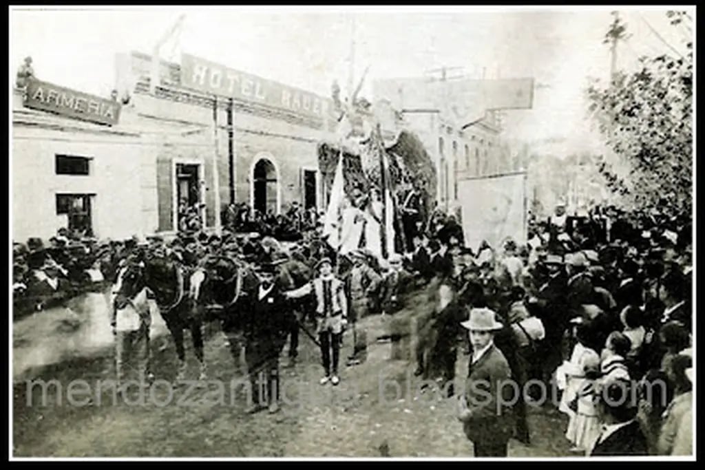 Festejos en Mendoza por el Centenario de la Revolución de Mayo de 1810 (foto de 1910).