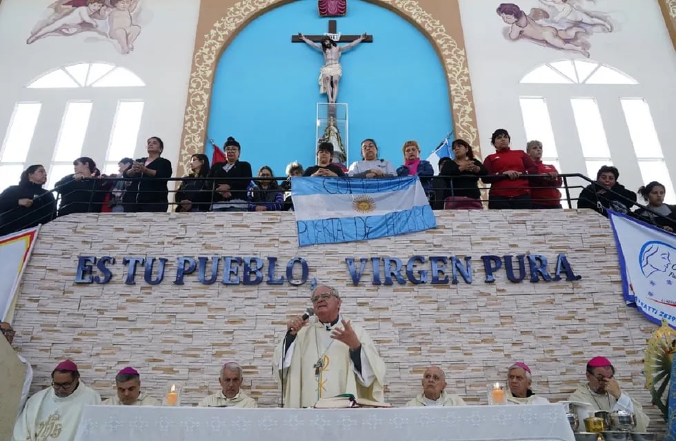 Misa en apoyo a comedores con el monseñor Oscar Ojea, presidente de la Conferencia Episcopal Argentina (Foto: Gentileza / Clarín)