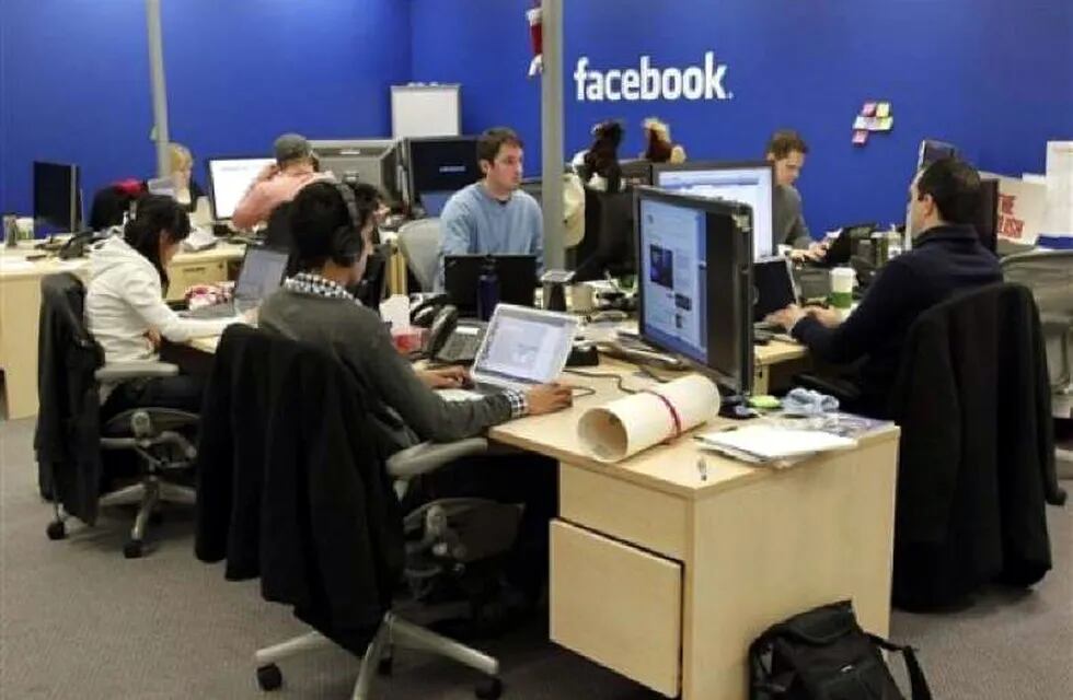 Facebook tiene mayoría de empleados varones