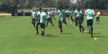 Futbolistas del elenco brasileño, rivales de Independiente en la final del miércoles, debieron entregar muestras de orina antes de entrenar.