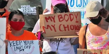 Texas y dos leyes polémicas: reducen el tiempo para abortar y permiten llevar armas en público sin licencia