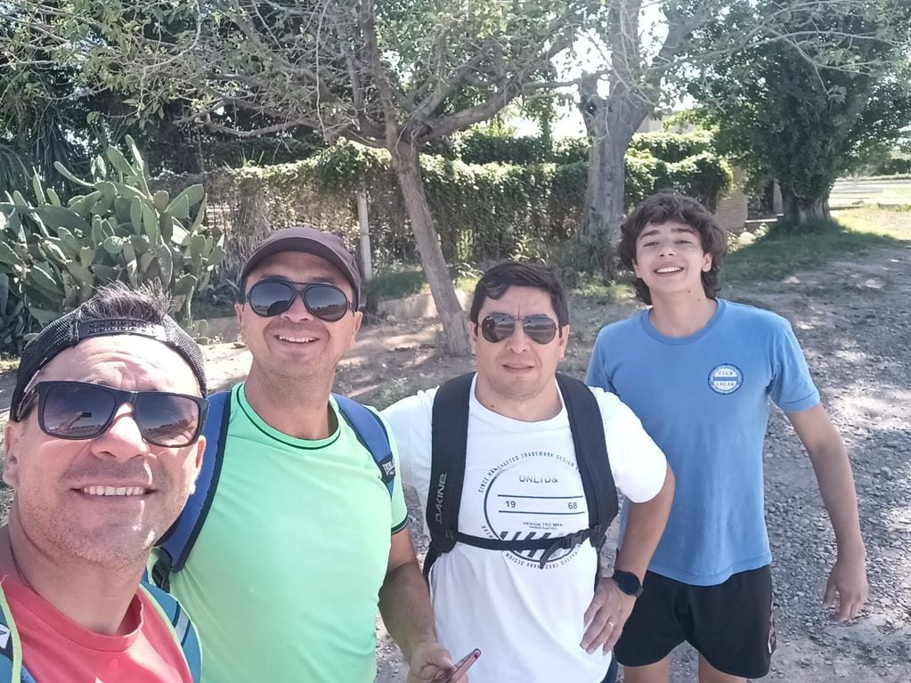 Un grupo de amigos prometió caminar 60 km si ganaba Argentina.
