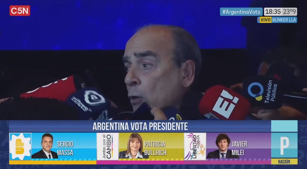 Guillermo Francos, asesor de Javier Milei, en el búnker de LLA (Captura C5N)