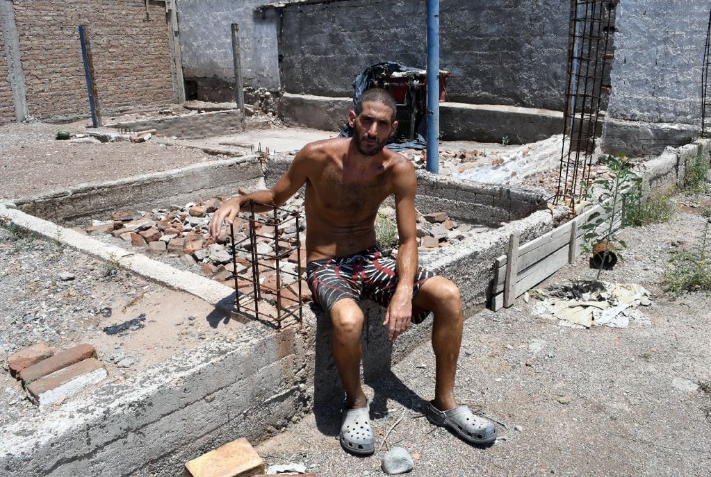 A cuatro días de su muerte, 15 familias comenzaron a ocupar el predio donde vivía Gil Pereg. | Foto: archivo Los Andes