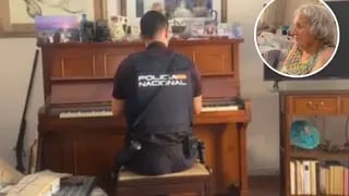 Policías calmaron a una anciana con música