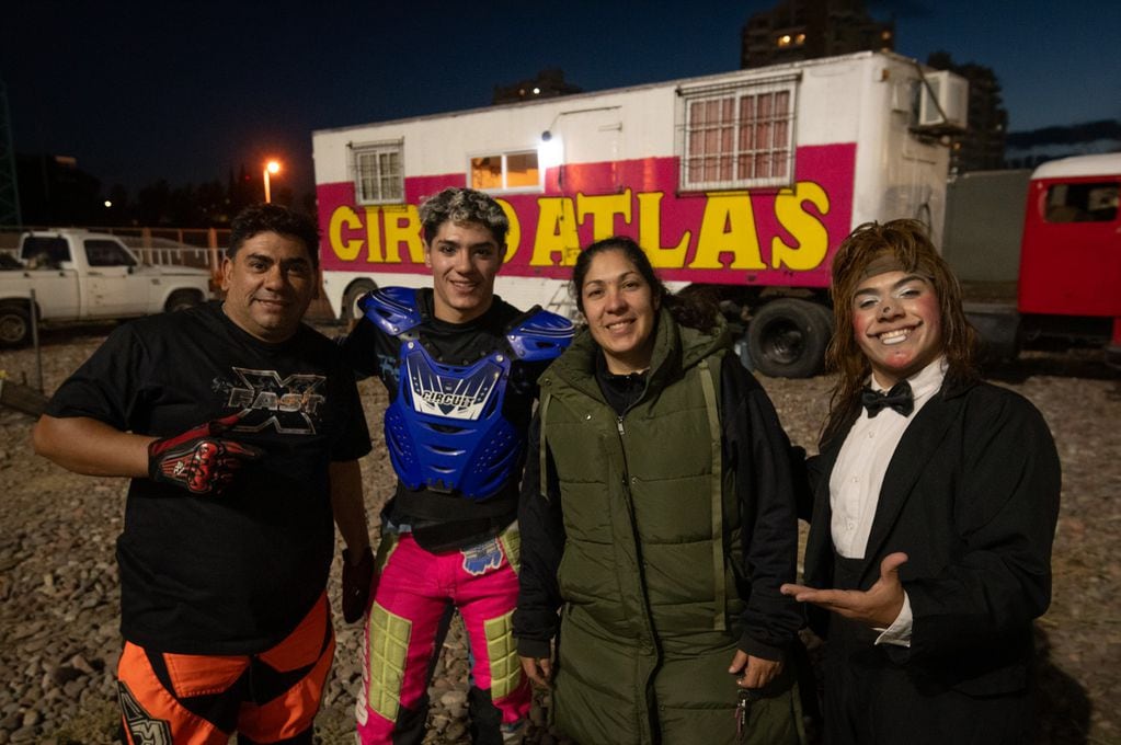 El lado B de un circo: vidas nómades, historias íntimas y qué ocurre cuando se apagan las luces. Foto: Ignacio Blanco / Los Andes.
