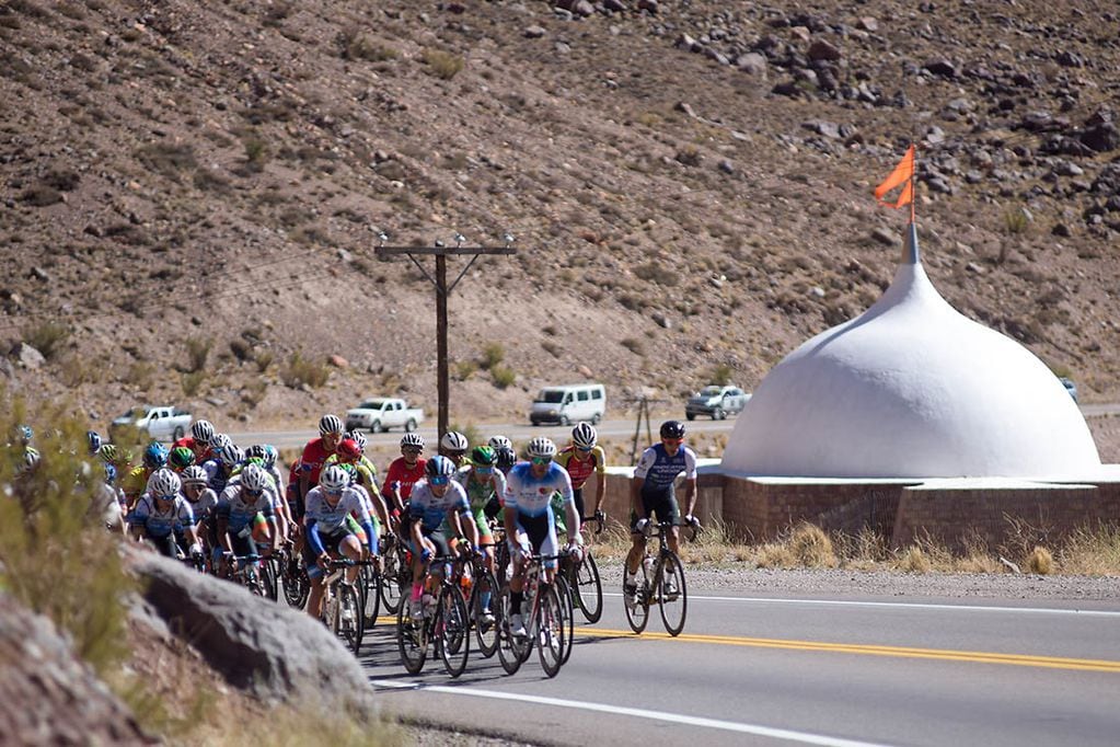 Las imponentes montañas mendocinas volverán a ser protagonistas de la Vuelta Ciclista de Mendoza. / archivo 