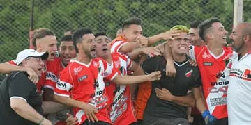 Tras igualar 0-0 en la serie de 180’, Maipú derrotó a Camioneros en los penales y avanza en la Zona Reválida. 