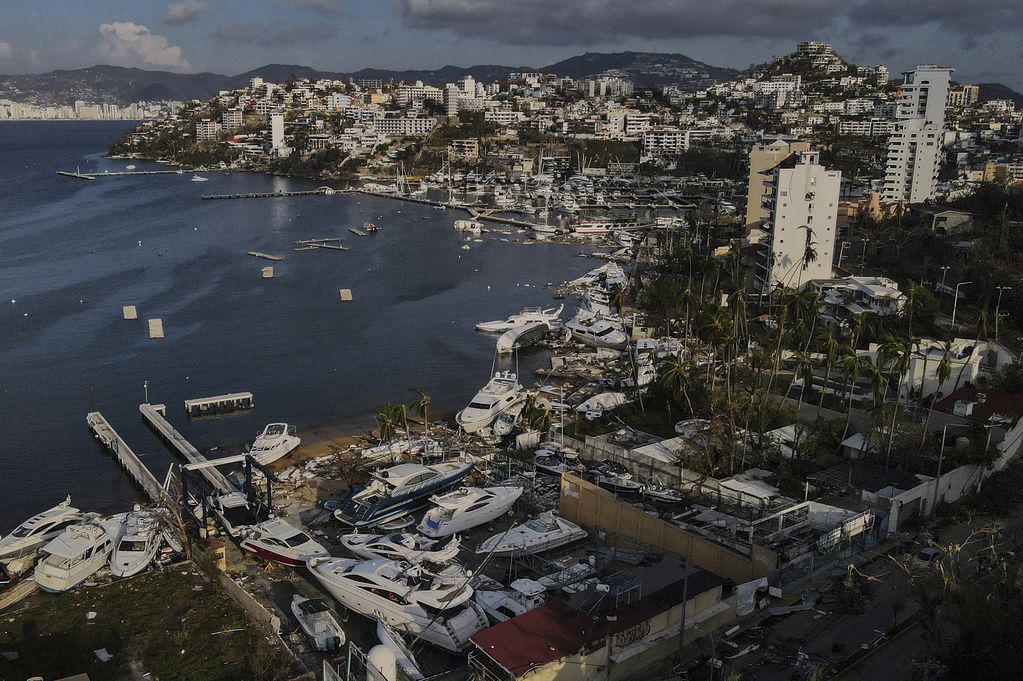 Vista de la ciudad de Acapulco, México, tras el paso del huracán Otis, el sábado 28 de octubre de 2023. (AP Foto/Félix Márquez)