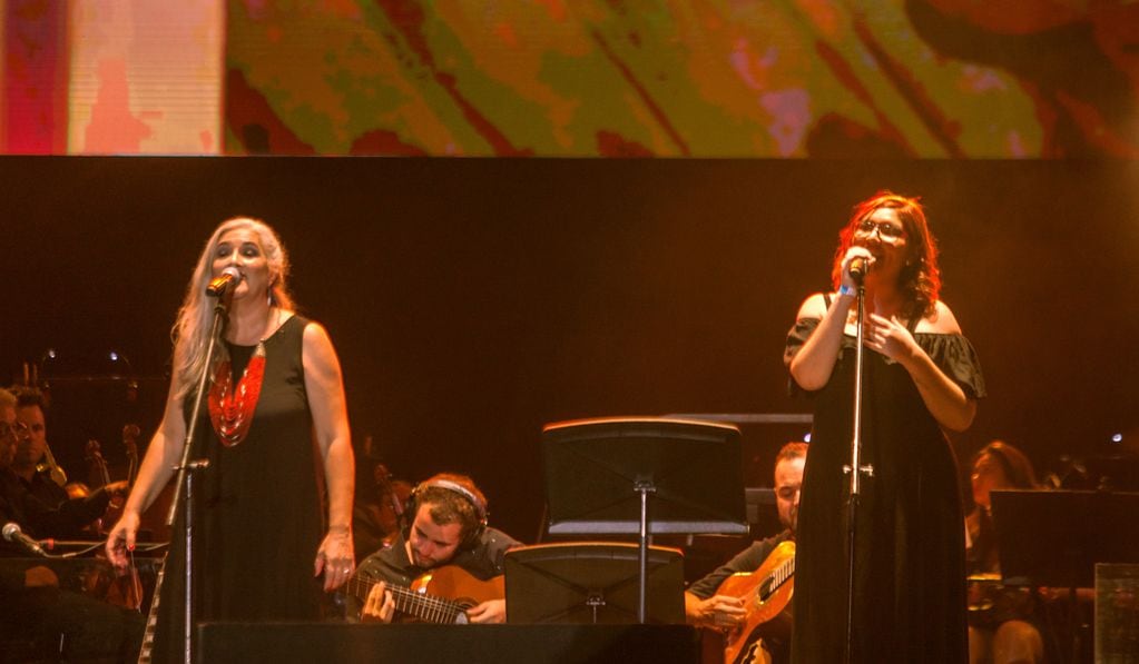 Las maravillosas voces de Analía Garcetti y Celeste Fredes, exaltaron el repertorio cuyano
