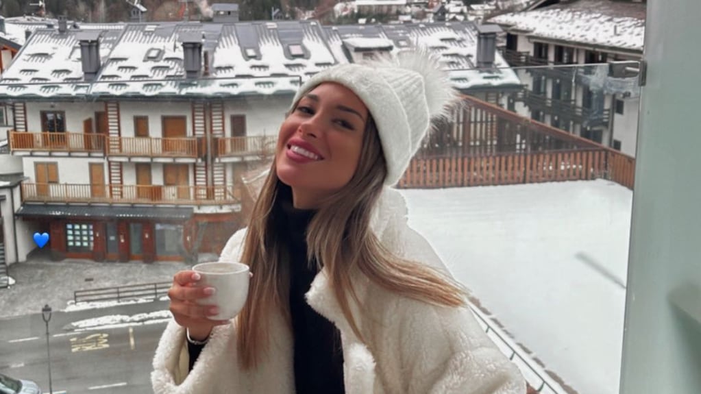 Agustina Gandolfo disfrutó de la nieve en una pequeña localidad italiana.