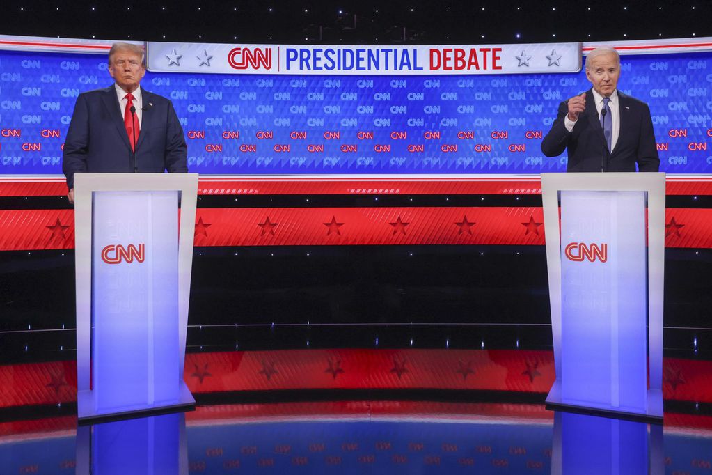El expresidente estadounidense Donald J. Trump participa en el primer debate sobre las elecciones presidenciales de 2024 en los estudios de CNN Atlanta en Atlanta, Georgia. Foto: EFE/EPA/MICHAEL REYNOLDS