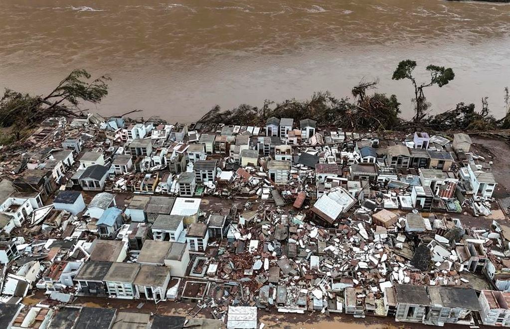 Hay hasta el momento 150 muertos y 127 personas desaparecidas por las inundaciones en Brasil.  EFE