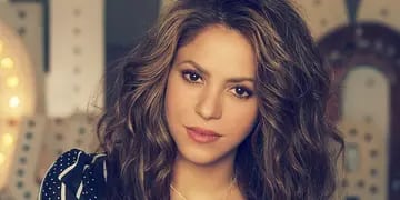La cantante reapareció morocha y con el pelo lacio en el videoclip de su nuevo 'single' en colaboración con el reggaetonero Anuel AA.
