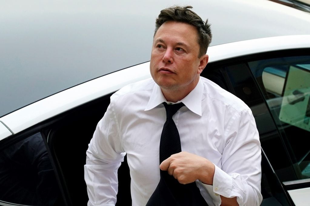 Elon Musk pide “pausar” la Inteligencia Artificial por el bien de la humanidad.
