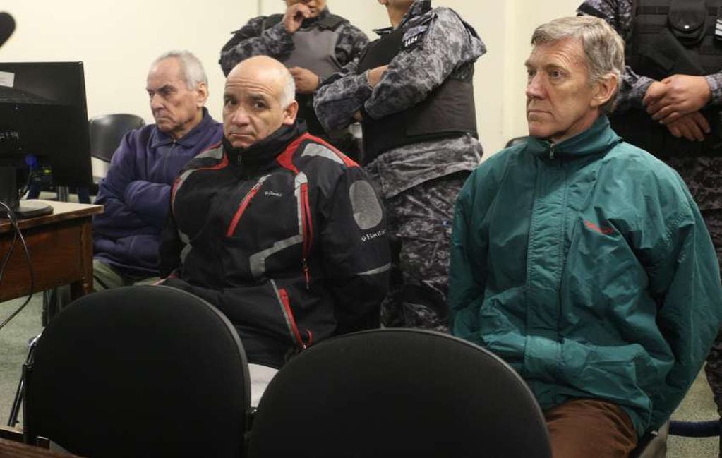 Los sacerdotes condenados, junto con el ex jardinero Armando Gómez; quien fue condenado a 18 años de prisión por los mismos delitos.