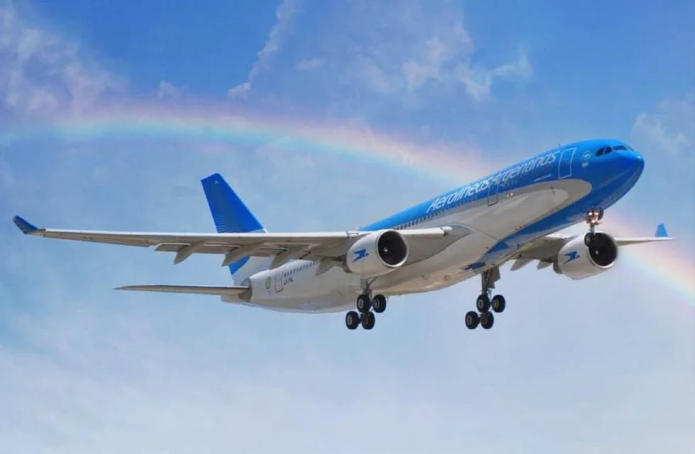 Aerolíneas Argentinas y Flybondi lanzaron promociones para comprar pasajes en cuotas.