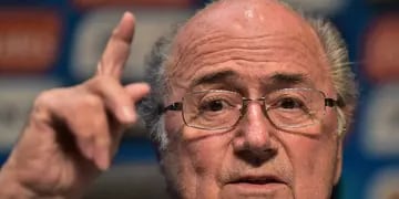 Así lo aseguró el presidente de la FIFA, Joseph Blatter, quien fue categórico: "No se puede jugar en verano con esas temperaturas"