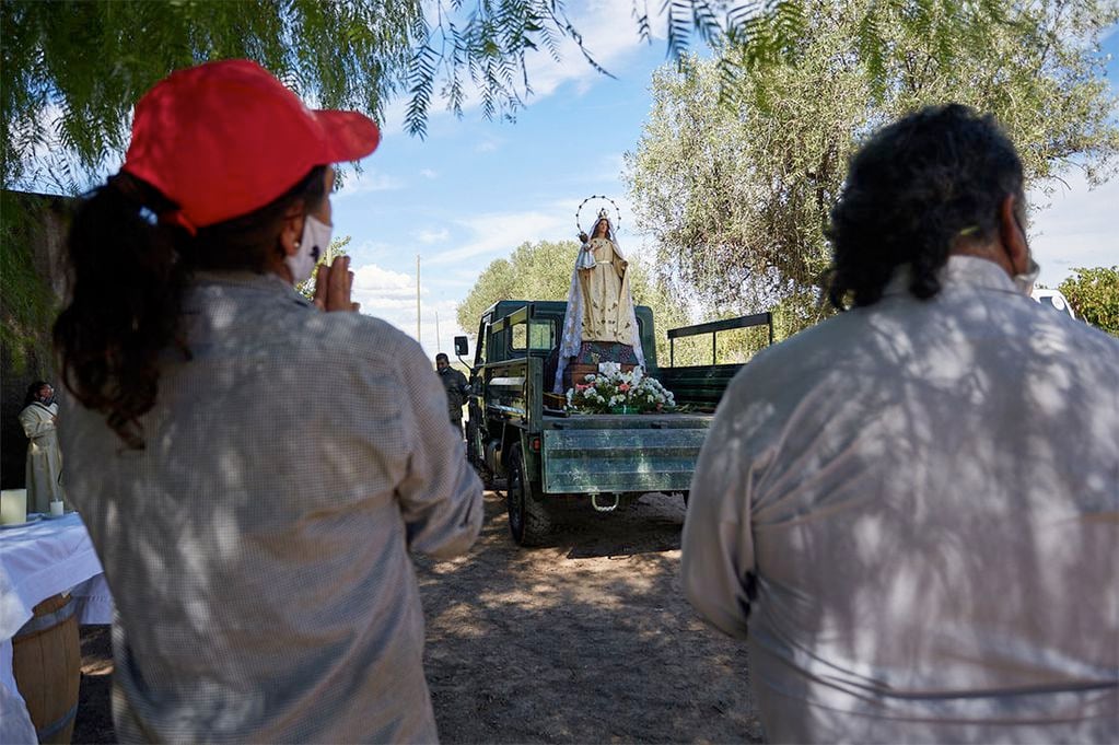 Llegada de la Virgen de La Carrodilla a una finca de El Algarrobal. Mendoza, miércoles 3 de marzo de 2021. (Prensa Las Heras/Marcelo Aguilar)


