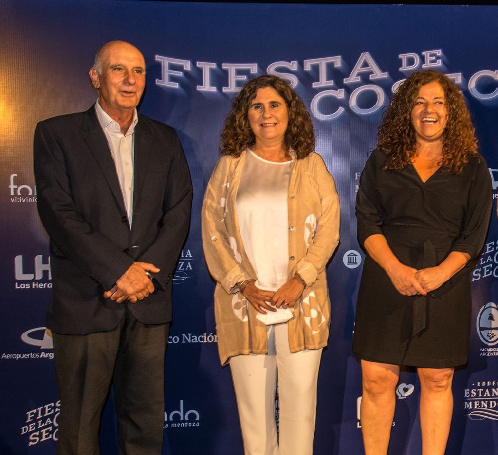 Bernardo Lanzilotta junto a la Ministra de Salud, Ana María Nadal, y Nora Vicario de Cultura y Turismo.