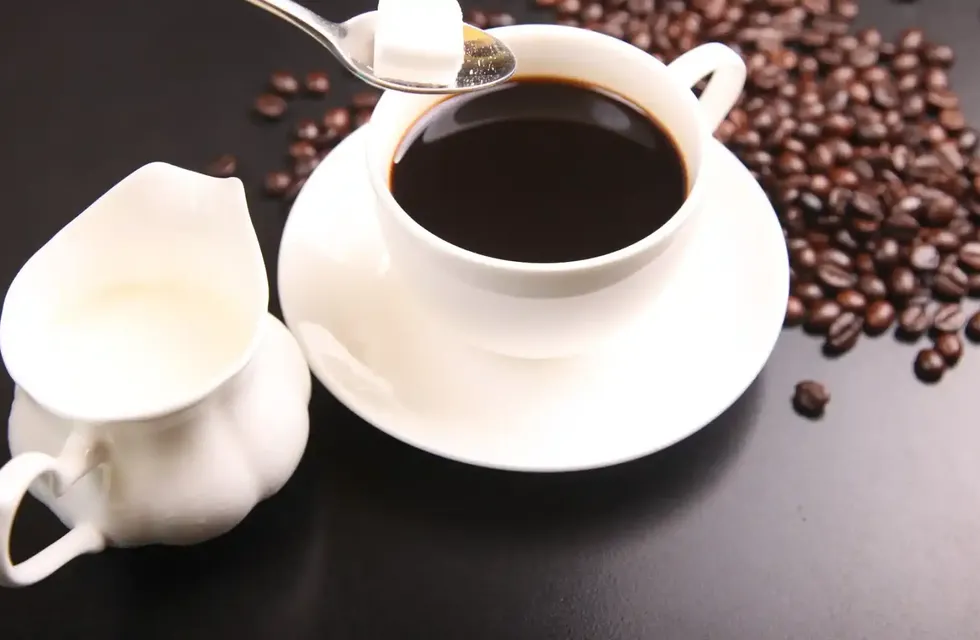 Esto ocurre si le echás azúcar todos los días al café. (Imagen ilustrativa / Web)