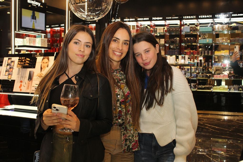 Santina, Florencia y María José Aise.