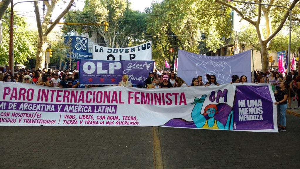 El colectivo Ni Una Menos (NUM) convocó a una movilización en las calles de Mendoza. Foto: José Gutiérrez / Los Andes