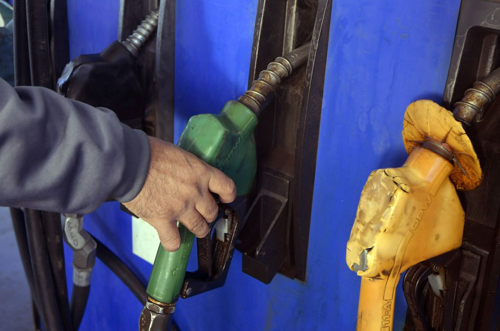 Postergan el aumento en el precio de los combustibles. Foto: Los Andes