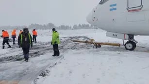 Un avión de Flybondi despistó en el aeropuerto de Bariloche: el comunicado de la empresa