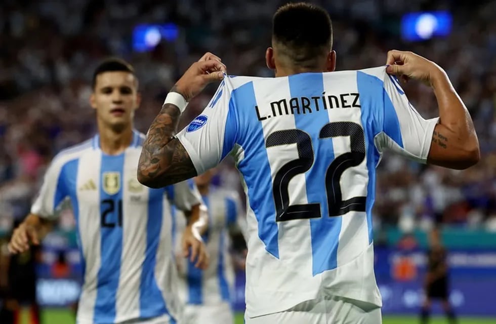 Con dos goles de Lautaro Martínez, Argentina venció a Perú y se metió en los cuartos de final invicto y con valla invicta. / REUTERS