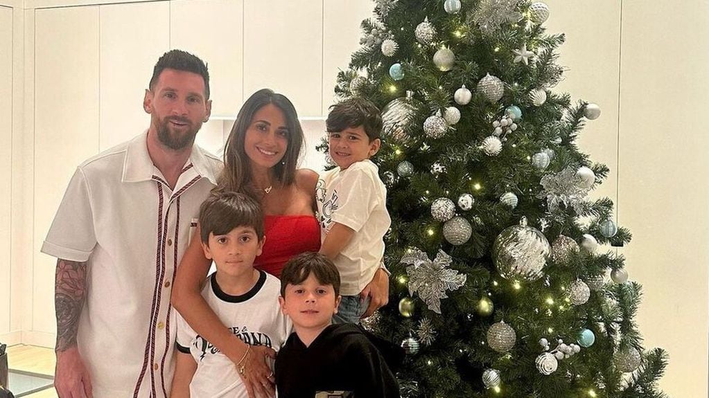 La esposa de Lionel Messi recibió unos regalos y no dudo en mostrarlos en redes sociales.