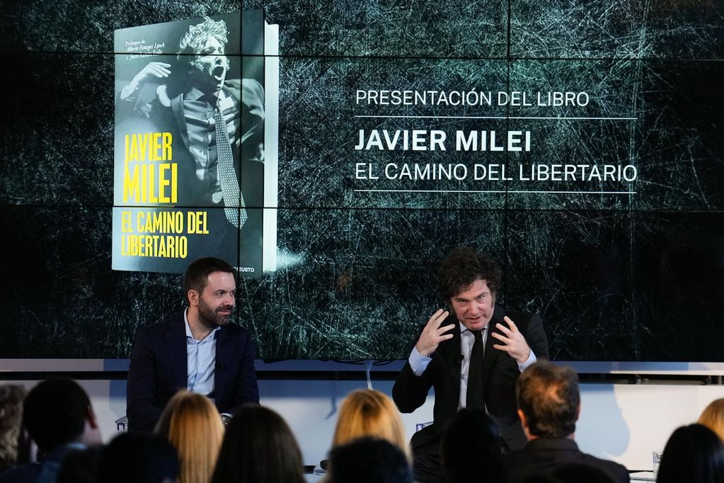 El presidente de Argentina, Javier Milei durante la presentación de su libro "El camino del libertario" en el Auditorio del diario 'La Razón', en Madrid. Foto: EFE/Borja Sánchez-Trillo