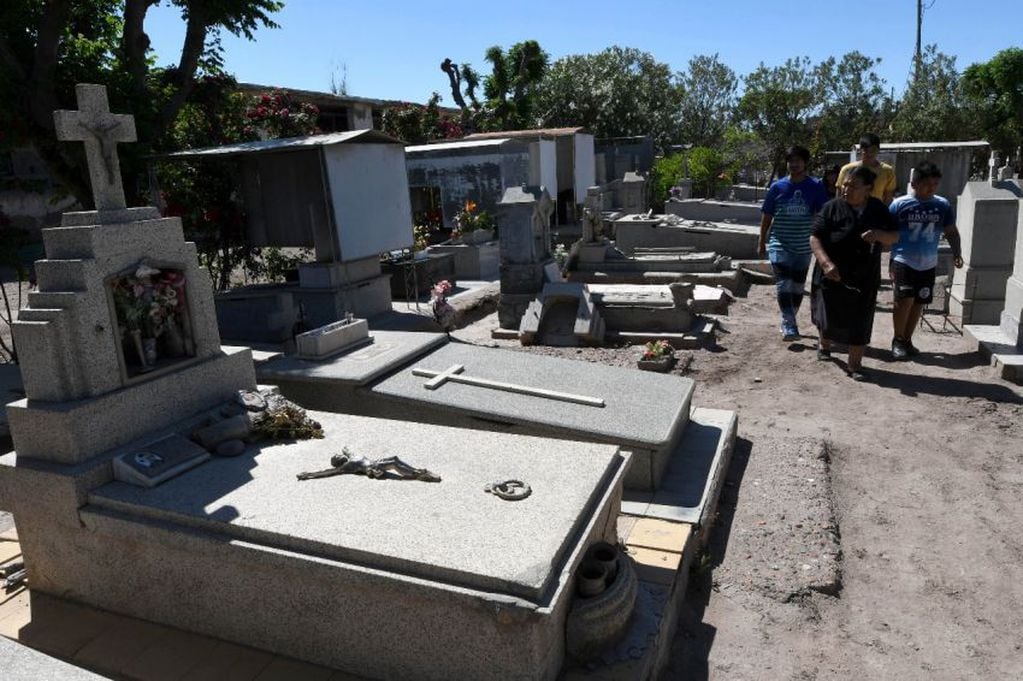 Día de los Muertos: visitas récord en cementerios, fotos post mortem y una tradición que sobrevive. Foto: Archivo Los Andes.