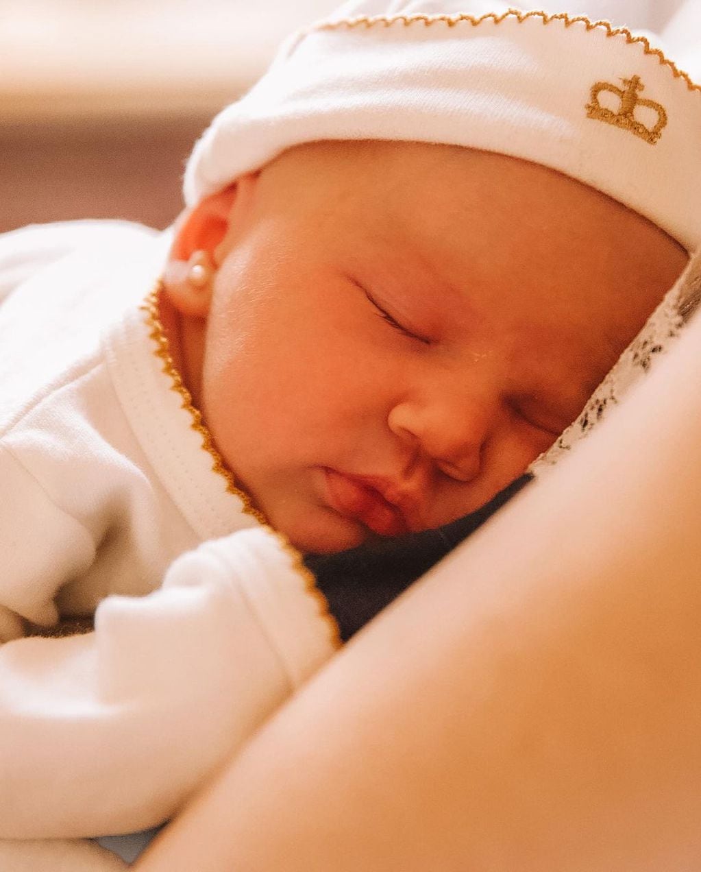 Stephanie Demner y Guido Pella mostraron el rostro de Ari, su beba recién nacida