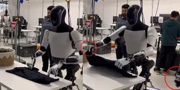 Elon Musk aclaró que el video del robot Optimus doblando ropa no es del todo cierto: “Aún no es autónomo”