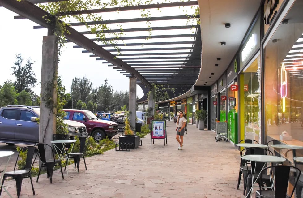 El bum de los Stripp Center, o pequeños centros comerciales es tendencia para hacer las compras cerca de donde se vive, se encuentran varios negocios en un mismo lugar. Vía Bohedo. / Foto: Archivo / Los Andes